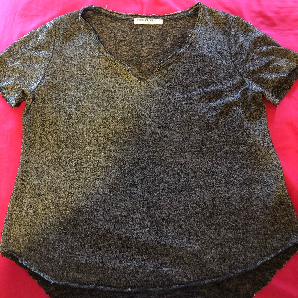 Bitch neck causal tee.